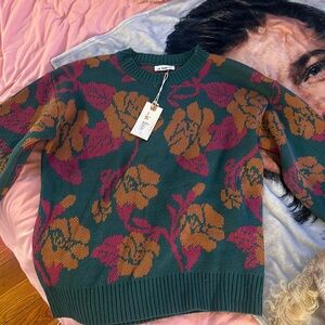 flower print sweater